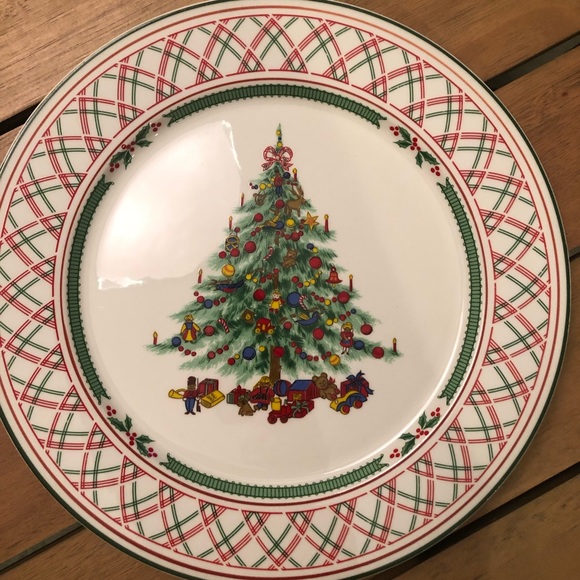 Santa’s Tender Moment Christmas Large porcelain plate trimmed 24k gold Avon - Picture 2 of 3